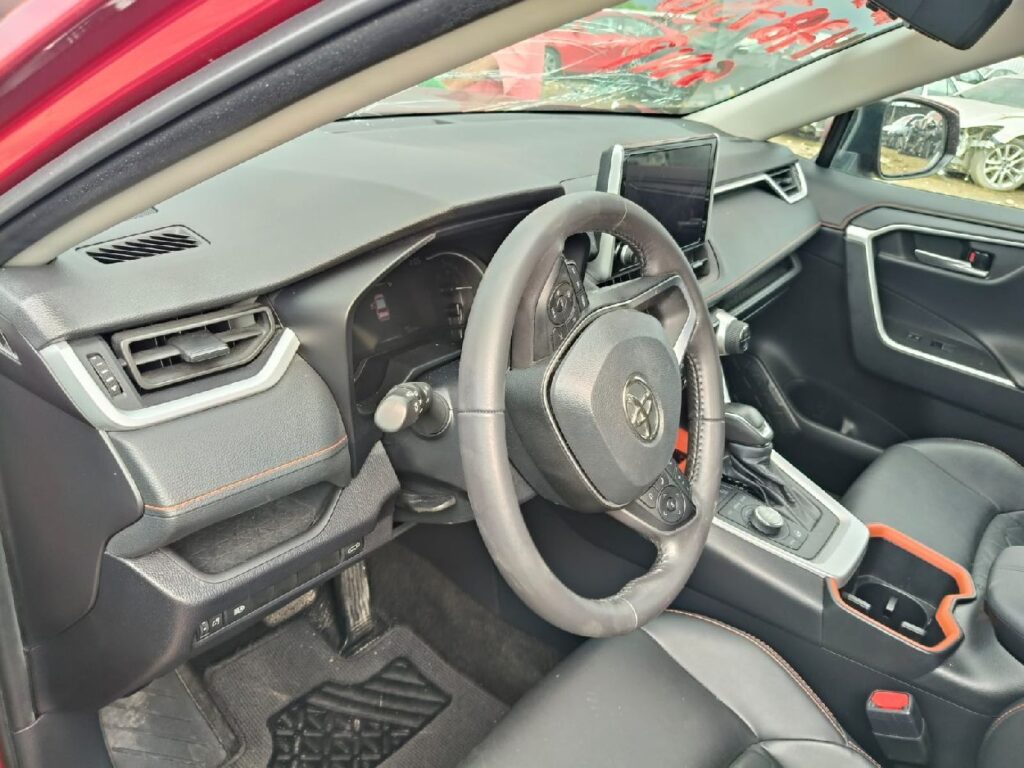 No te arriesgues comprando autos en subastas, tienen vicios ocultos y faltantes. Compra de manera directa con nosotros, todas nuestras unidades encienden y ruedan.