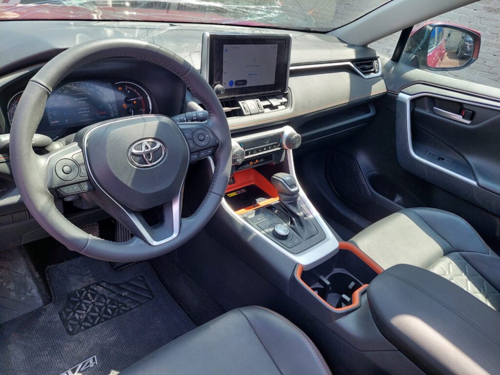 No te arriesgues comprando autos en subastas, tienen vicios ocultos y faltantes. Compra de manera directa con nosotros, todas nuestras unidades encienden y ruedan.