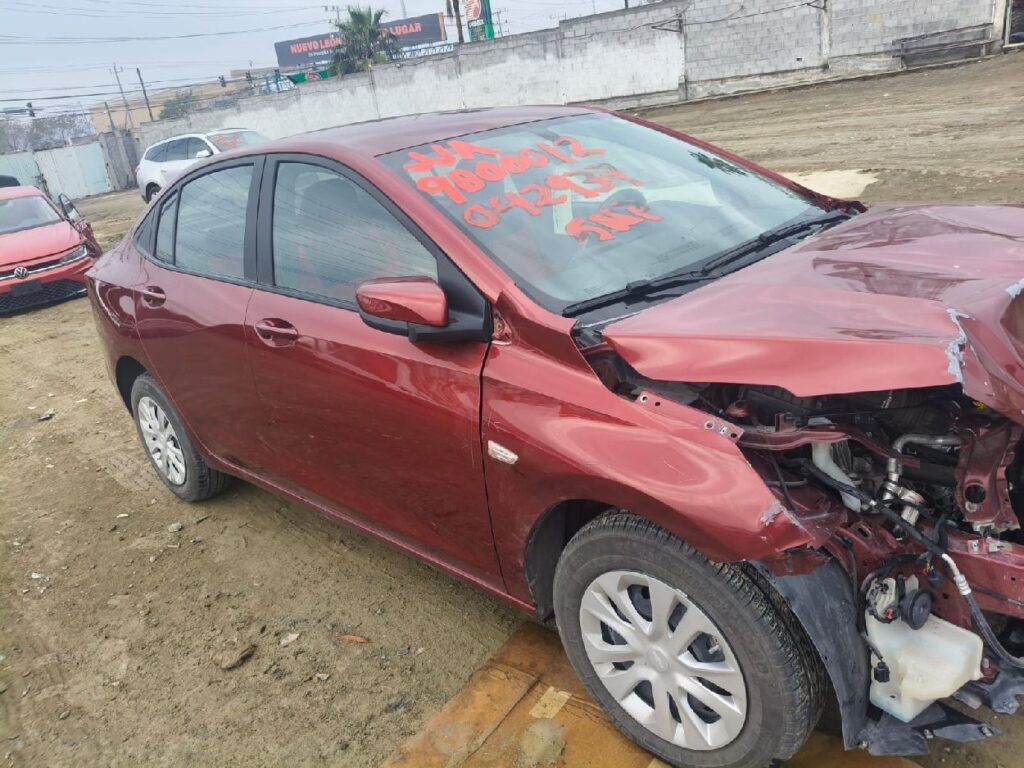 No te arriesgues comprando autos en subastas, tienen vicios ocultos y faltantes. Compra de manera directa con nosotros, todas nuestras unidades encienden y ruedan.