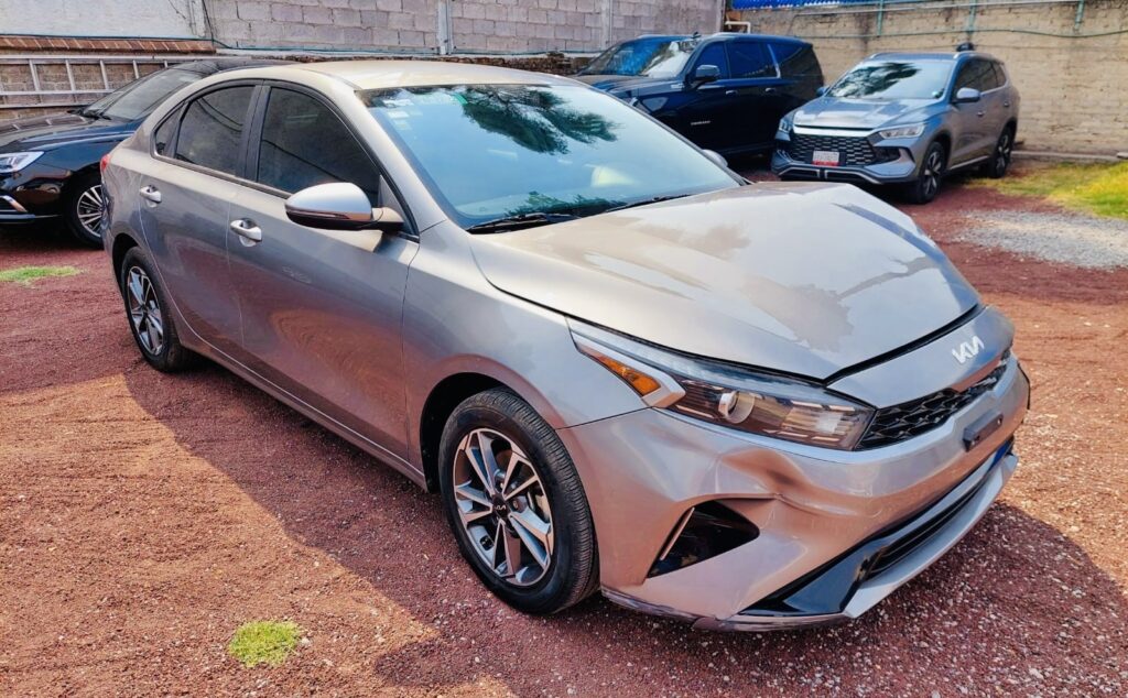 No te arriesgues comprando autos en subastas, tienen vicios ocultos y faltantes. Compra de manera directa con nosotros, todas nuestras unidades encienden y ruedan.