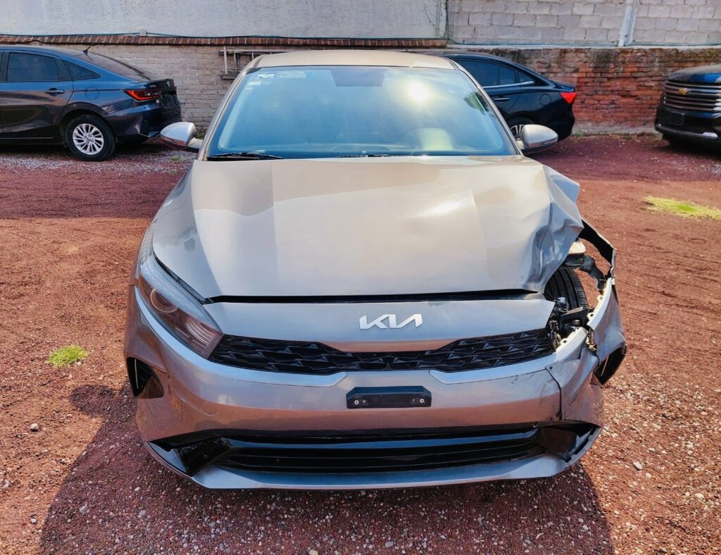 No te arriesgues comprando autos en subastas, tienen vicios ocultos y faltantes. Compra de manera directa con nosotros, todas nuestras unidades encienden y ruedan.