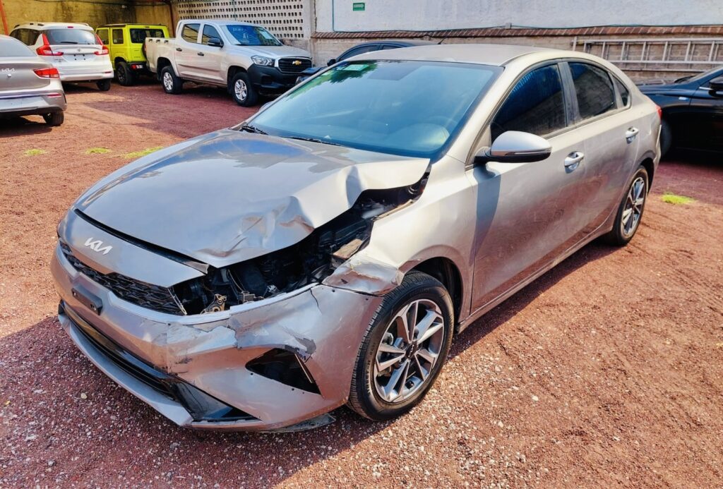 No te arriesgues comprando autos en subastas, tienen vicios ocultos y faltantes. Compra de manera directa con nosotros, todas nuestras unidades encienden y ruedan.