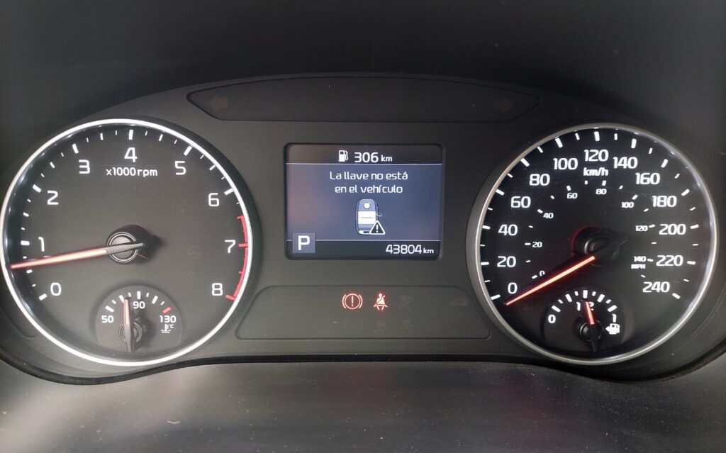 No te arriesgues comprando autos en subastas, tienen vicios ocultos y faltantes. Compra de manera directa con nosotros, todas nuestras unidades encienden y ruedan.