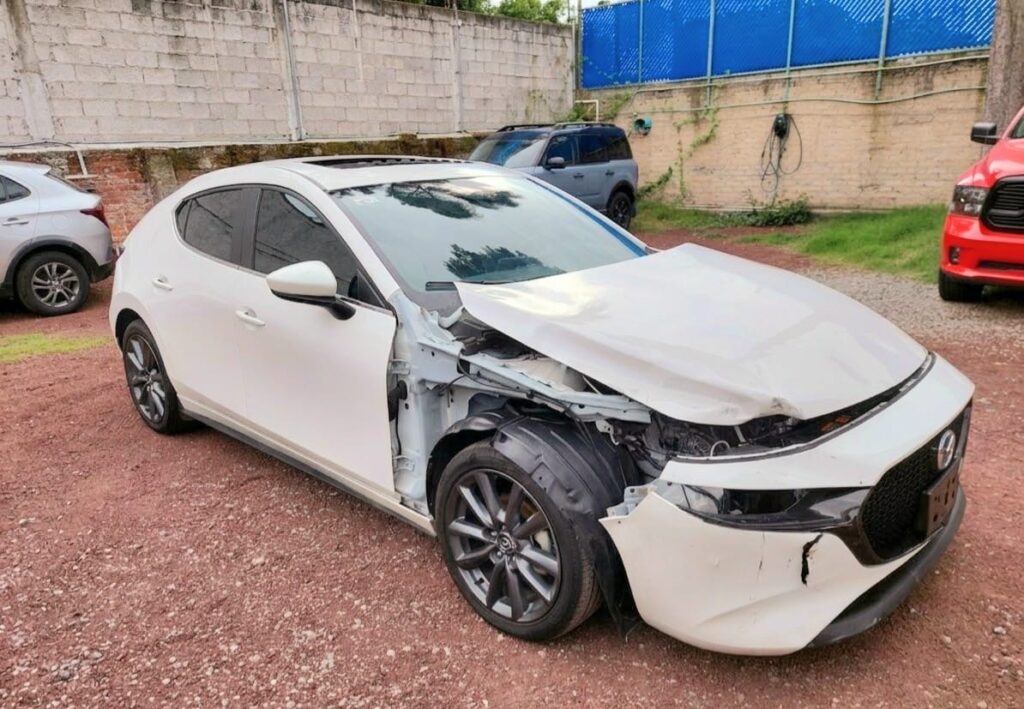 No te arriesgues comprando autos en subastas, tienen vicios ocultos y faltantes. Compra de manera directa con nosotros, todas nuestras unidades encienden y ruedan.