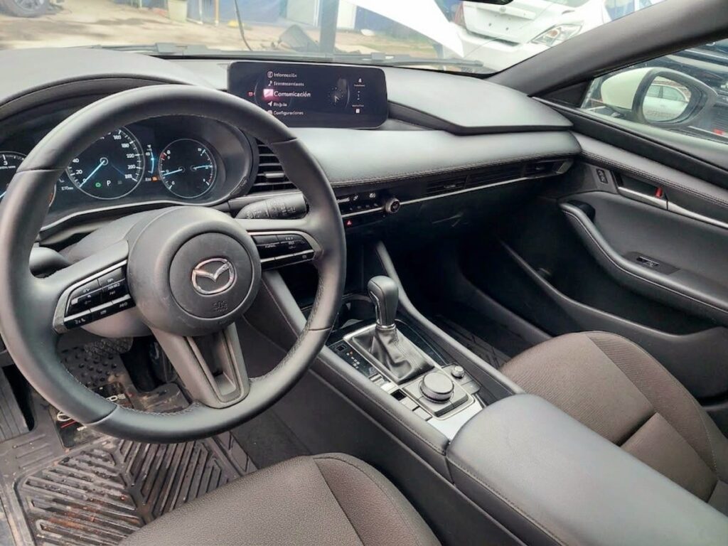 No te arriesgues comprando autos en subastas, tienen vicios ocultos y faltantes. Compra de manera directa con nosotros, todas nuestras unidades encienden y ruedan.