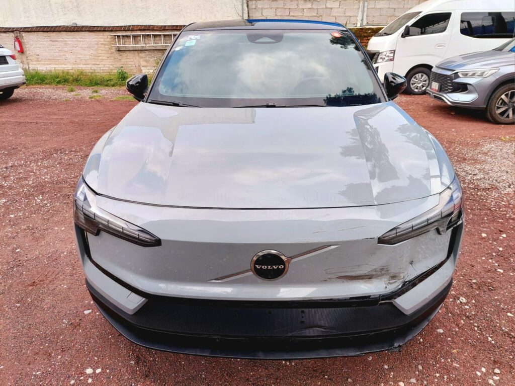 No te arriesgues comprando autos en subastas, tienen vicios ocultos y faltantes. Compra de manera directa con nosotros, todas nuestras unidades encienden y ruedan.